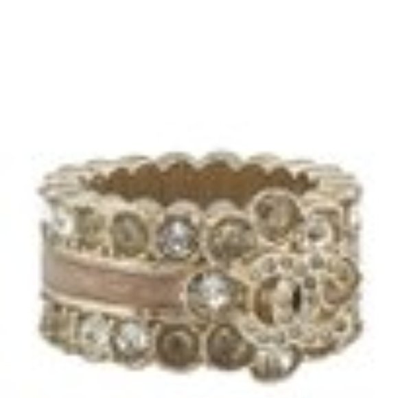 Chanel Fashion Collection - Picture 1 of 3